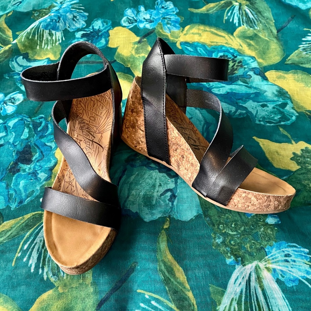 Blowfish Malibu Black Hapuku Wedges Sandal